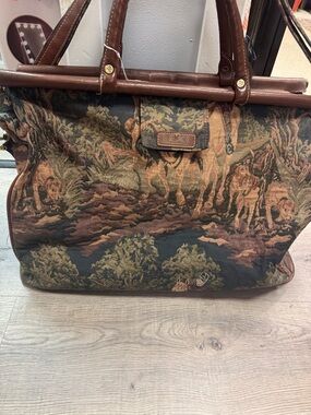Vintage Fox Hunting Lexi Travel Bag with Strap